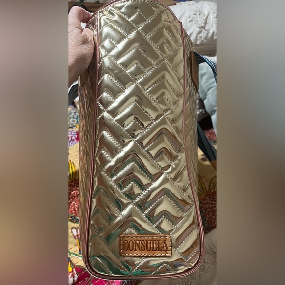 Consuela Evadney Classic
Tote. New print for Summer NEW Gold. 5 star reviews - Picture 14 of 15